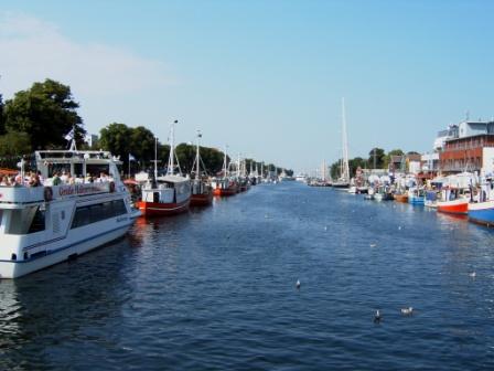 Im Nordosten Deutschlands - unser schnes Ostseeland Mecklenburg-Vorpommern  - Blick auf den Alten Strom in Rostock - Warnemnde. Foto: Eckart Kreitlow