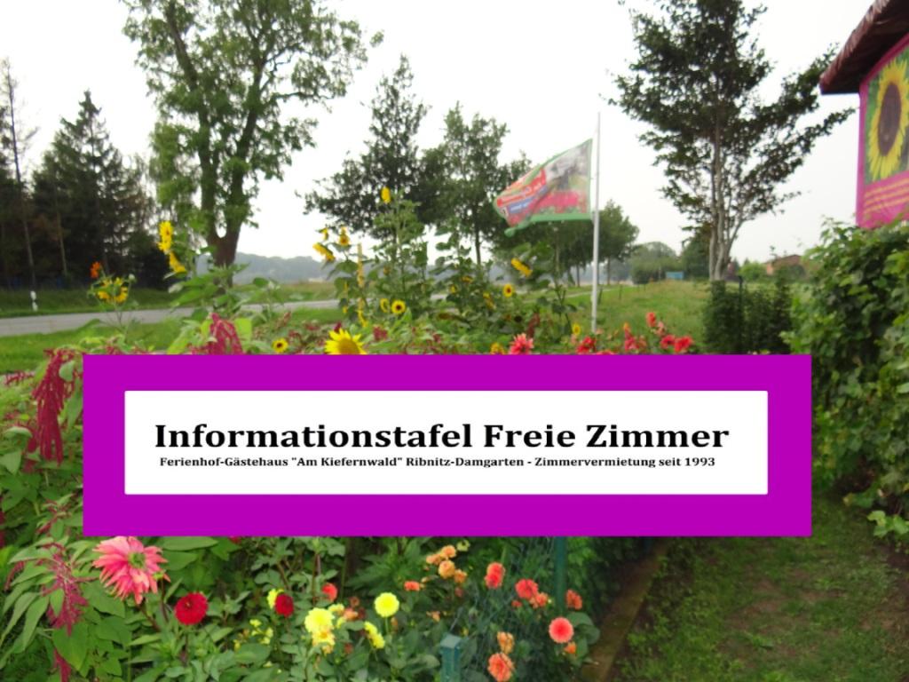 Informationstafel Freie Zimmer in der Zimmervermietung Ferienhof Am Kiefernwald Ribnitz-Damgarten